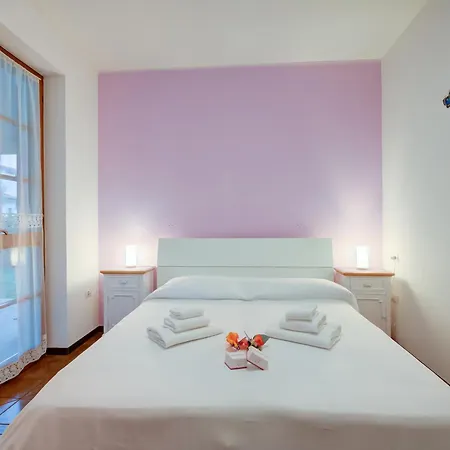 Villa Fiorita Apartments - Happy Rentals Sirmione Exterior photo