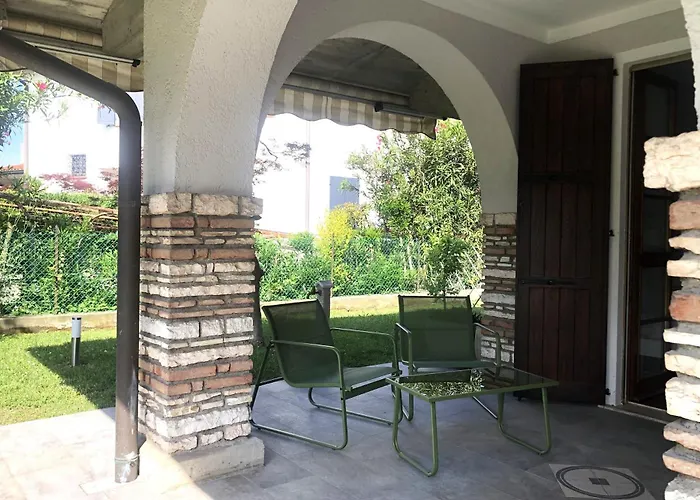 Villa Fiorita Apartments - Happy Rentals